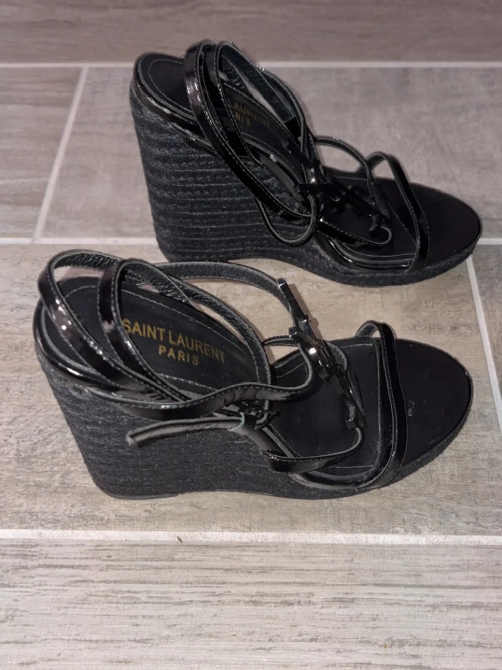 Saint Laurent Black Patent Leather YSL Logo Ankle-Tie Heel - Picture 4 of 7